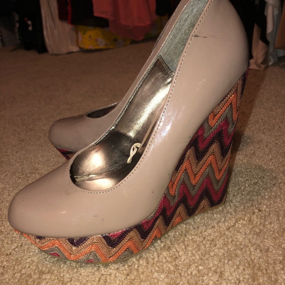 Steve Madden Tan & Multi-Colored Wedges
